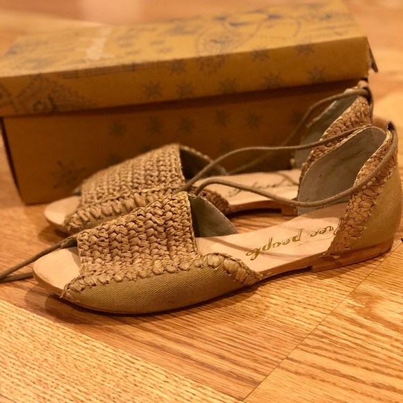 Free People - Beaumont Woven Flat - Picture 3 of 3